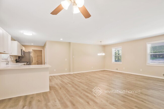 Building Photo - 872 Pinecrest Terrace SW