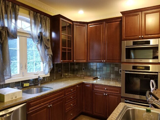 Eat in Kitchen - 76 Conklin Ave