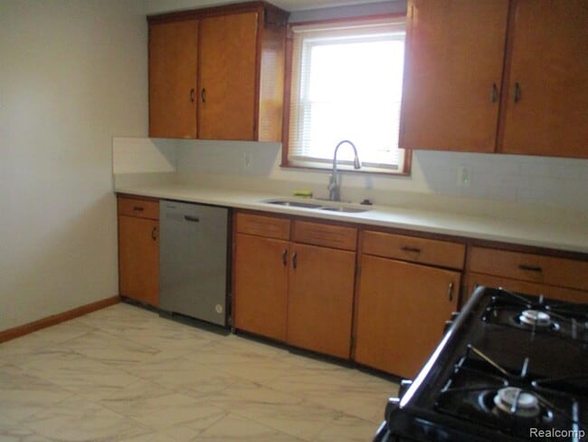 Building Photo - 8838 Mortenview Dr