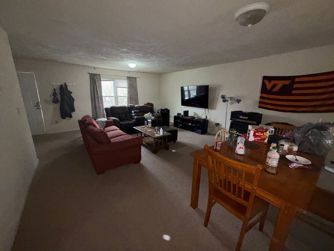 Spacious 4BR Townhome in Pheasant Run – Minutes to Virginia Tech - Spacious 4BR Townhome in Pheasant Run – Minutes to Virginia Tech