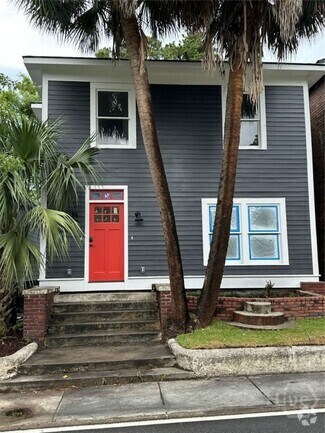 Building Photo - 724 W Victory Dr