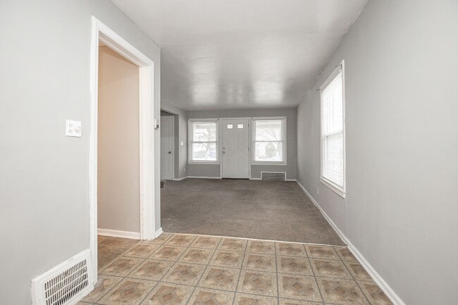 Building Photo - 2 BED 1 BATH BEAUTIFUL SINGLE FAMILY HOME