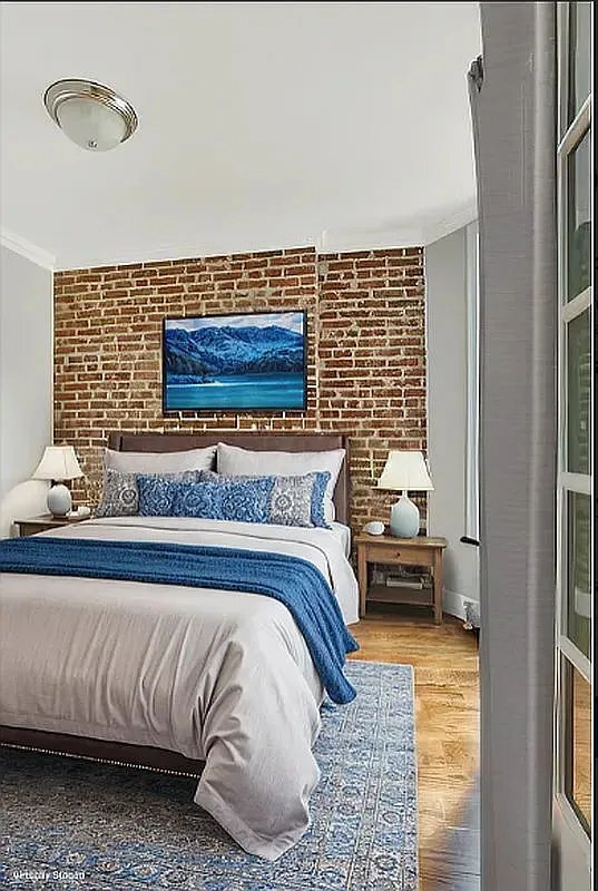 Building Photo - 722 10th Ave