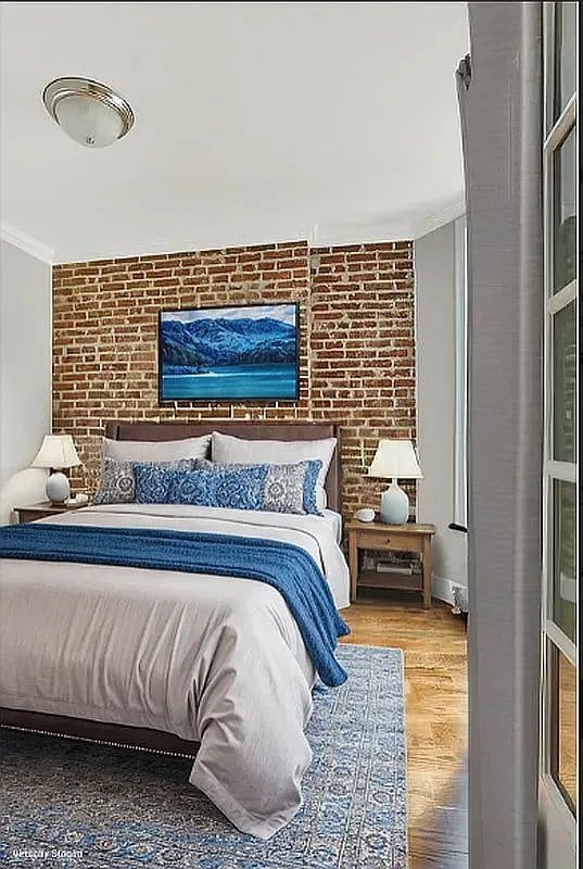 Building Photo - 724 Tenth Avenue