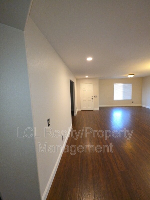 Foto del edificio - 25025 Clover Creek Ln