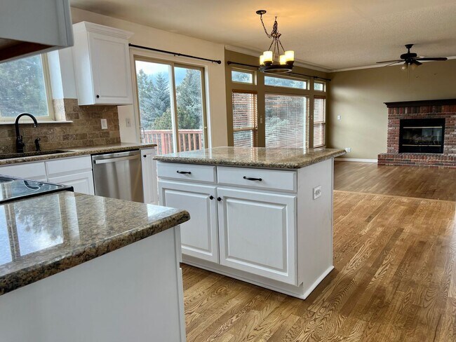 Building Photo - Gleneagle 2-story on double lot with excep...