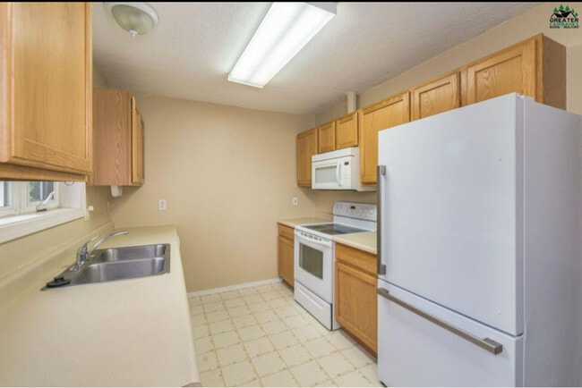 Building Photo - 305 Cindy Dr