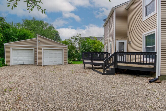 Building Photo - 896 Hudson Rd