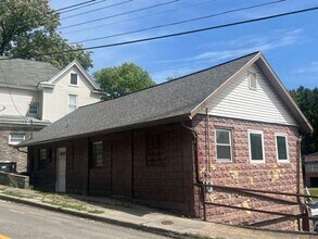 Building Photo - 664 Willey St