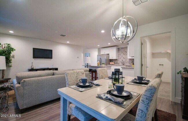 Foto del edificio - 5731 S 12th Ln