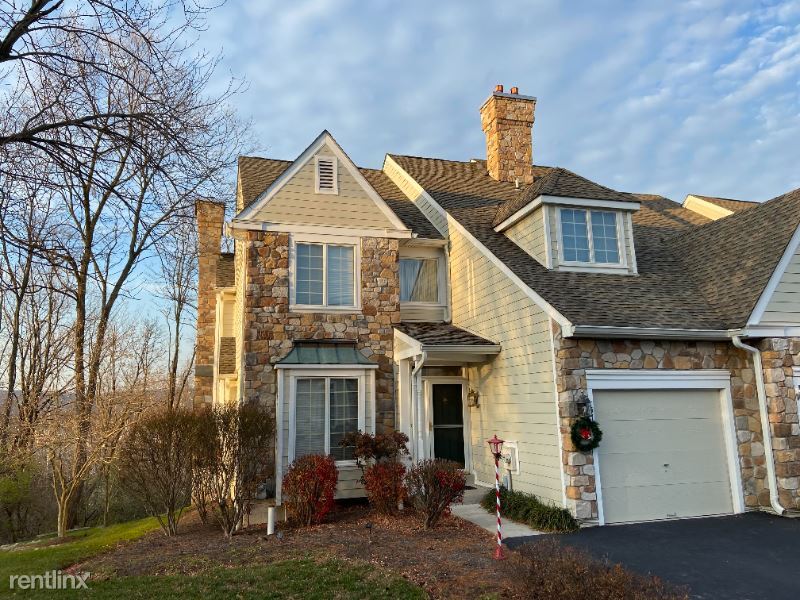 3 br, 3.5 bath Townhome 57 Longview Cir Townhouse for Rent in