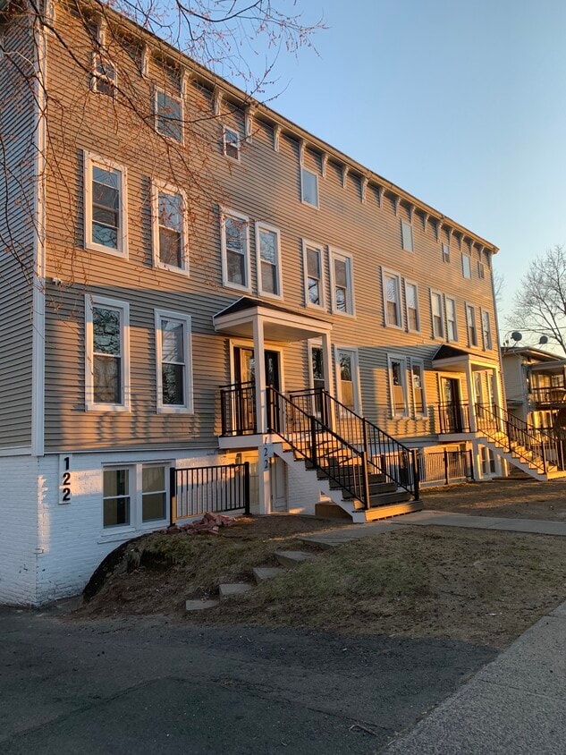 122 High St Unit 7, Bristol, CT 06010 122 High St Bristol, CT