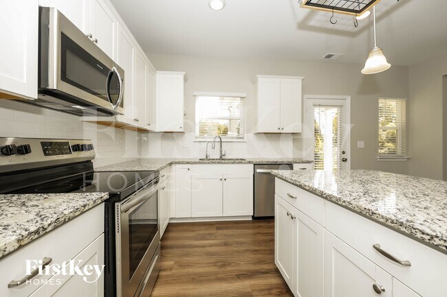 Foto del edificio - 3211 Briar Chapel Dr