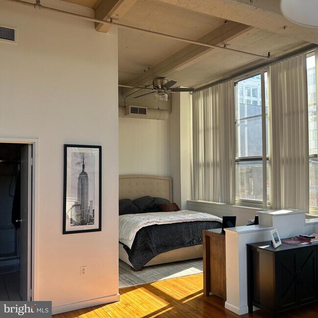 Building Photo - 1238 Callowhill St