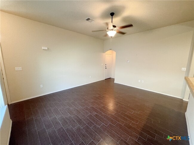 Building Photo - 602 Creekside Cir