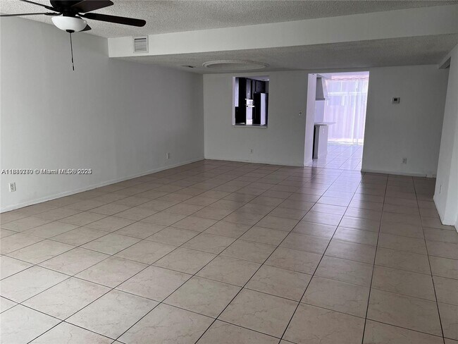 Foto del edificio - 2410 NE 10th St