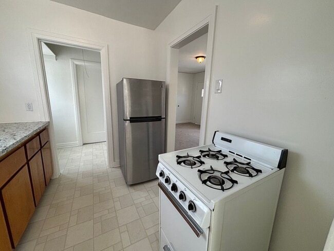 Foto del edificio - 2809-2821.5-28215 Rowena Ave