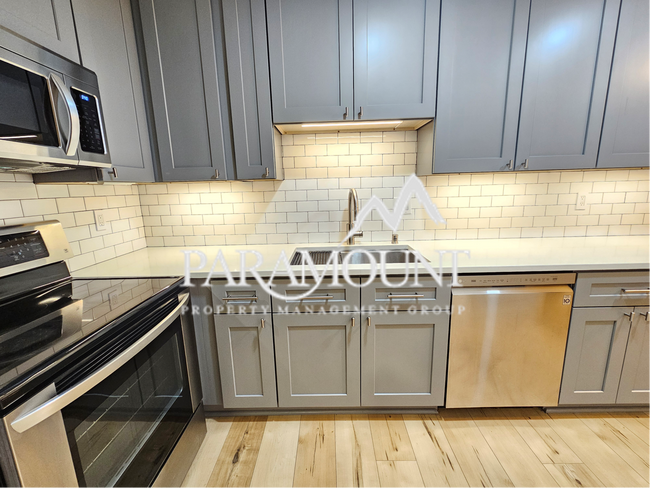 Foto del edificio - *Price Drop* Serene and Modern 1 Bedroom + Loft Condo in Bremerton!