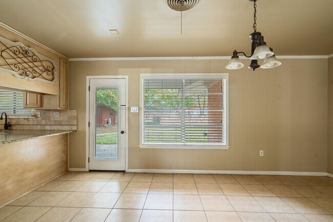 Foto del edificio - 214 W Strickland St