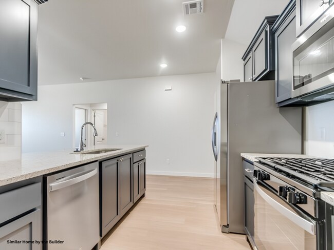 Building Photo - 1608 Highland Loop,