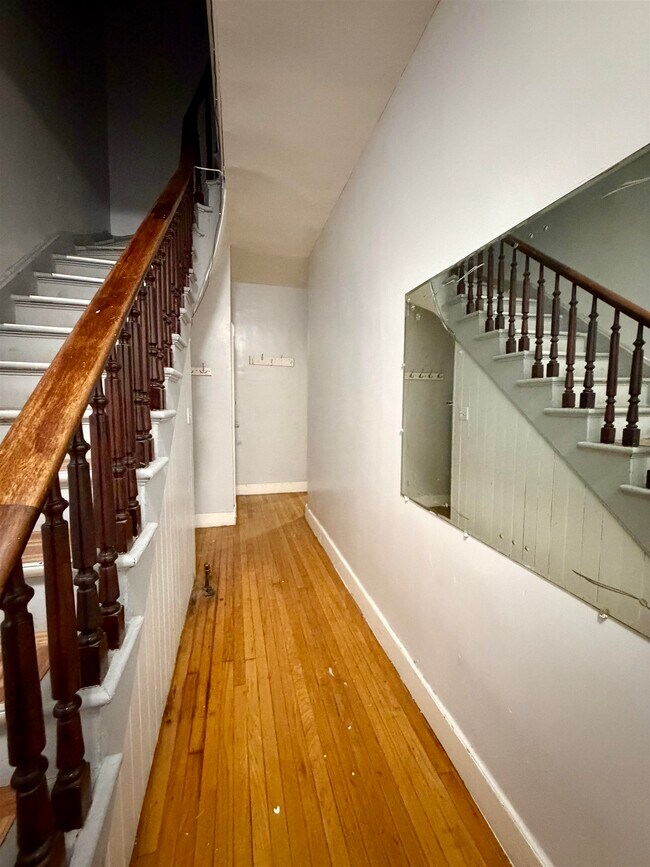 Foto del edificio - 206 Hancock Ave