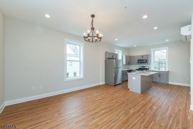 Foto del edificio - 124 Main St