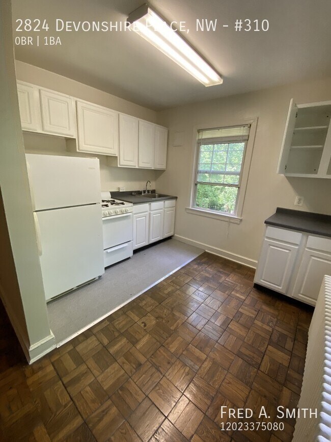 Foto del edificio - 2824 Devonshire Pl NW