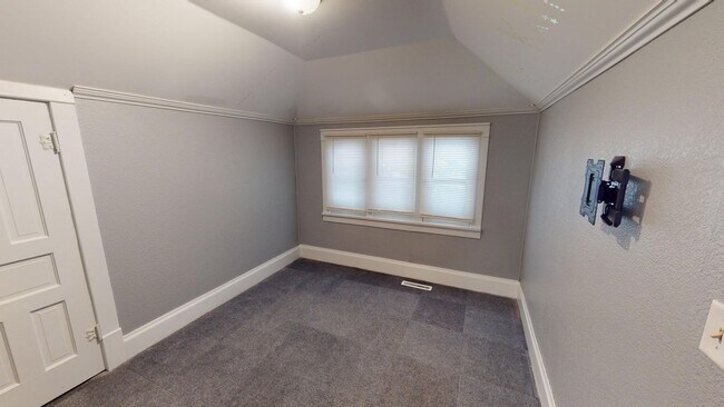 Building Photo - 413 Ramsland St