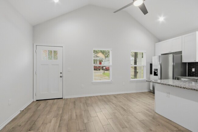 Foto del edificio - 16902 Balmoral St