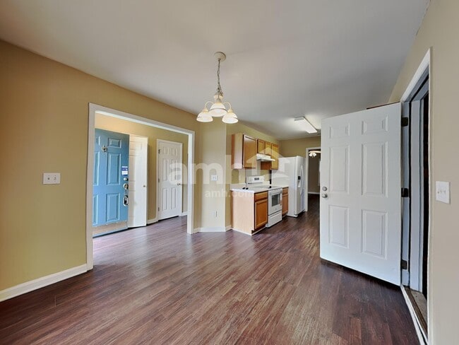 Building Photo - 4004 Pearl Rd