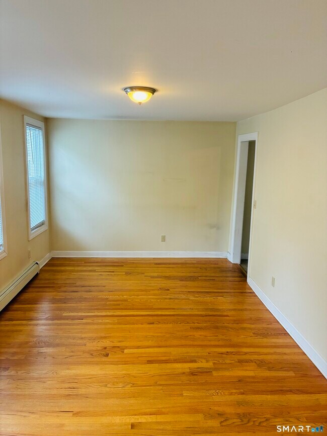 Foto del edificio - 633 Norwich Rd