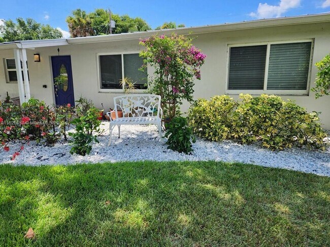 Building Photo - 506 SW S Riverpoint Dr