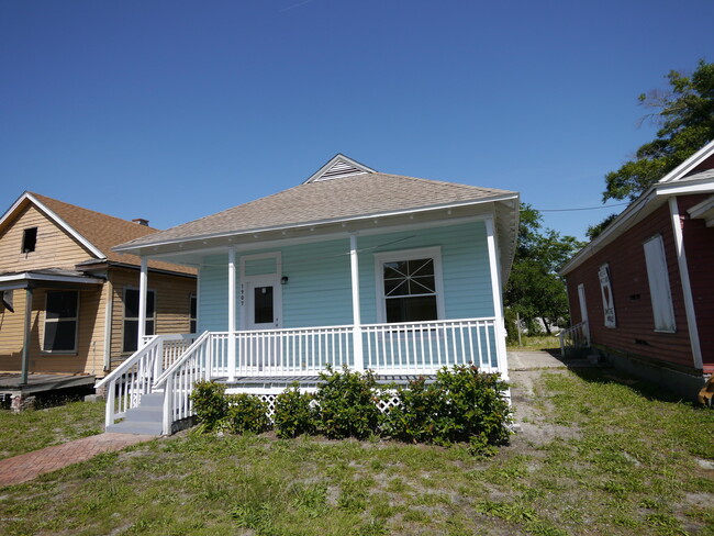 Building Photo - 1907 Redell St