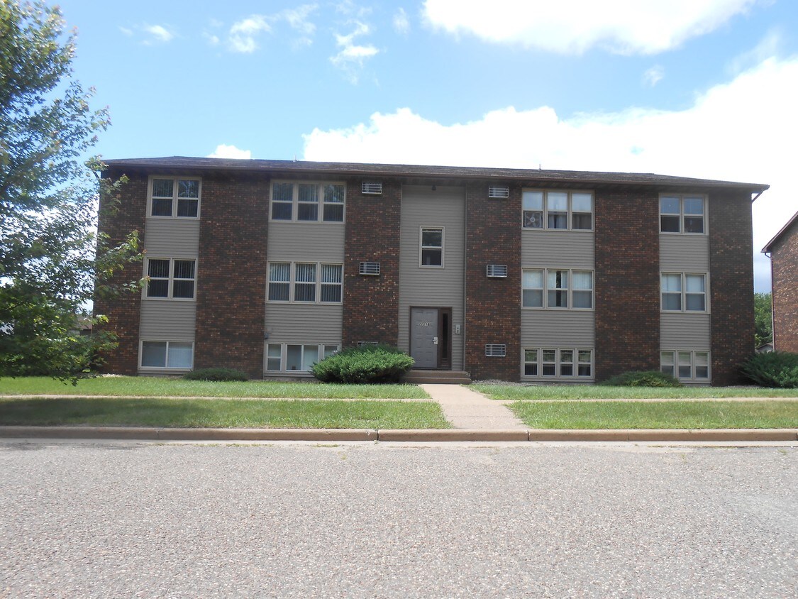 Front - 1136 5th St E