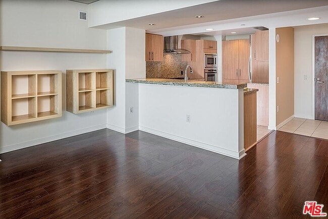 Building Photo - 13650 Marina Pointe Dr