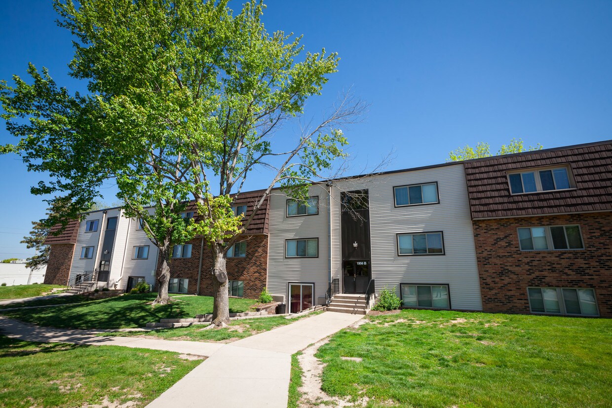 Orchard Place Apartments 19561960 Broadway St Iowa City, IA