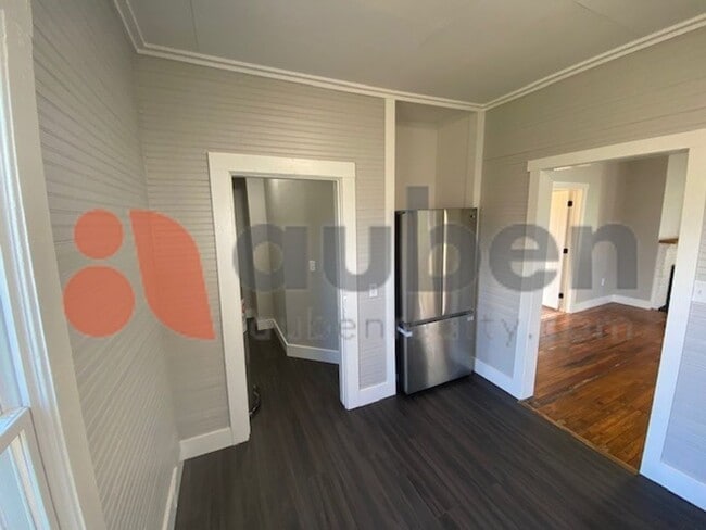 Building Photo - Charming 2 BR 2 BA in St Elmo