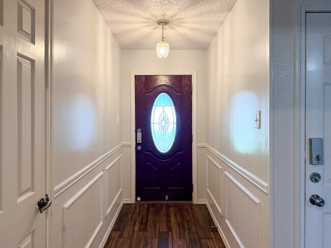 Building Photo - Charming 3-Bedroom Gem with 2 Full Baths in Crowley!