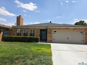 Building Photo - 2125 Circlewood Pl