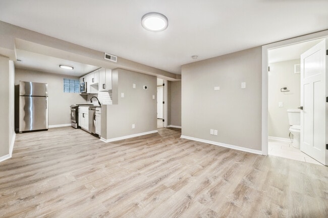 Building Photo - 2525 N Orchard St