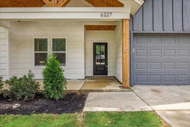 Foto del edificio - Stunning New Construction House in East Memphis!