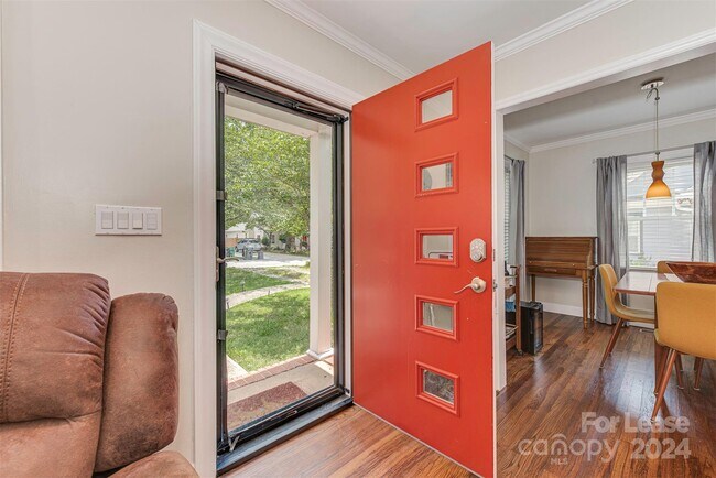 Foto del edificio - 1425 Lyon Ct