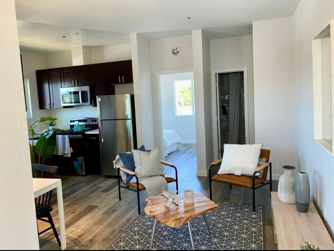 Foto del edificio - Remodeled 2 Bed/1 Bath
