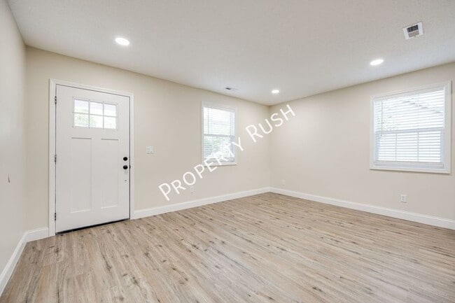 Building Photo - 737 E Henderson Dr