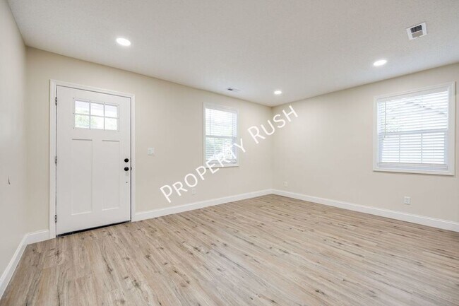 Foto del edificio - 737 E Henderson Dr