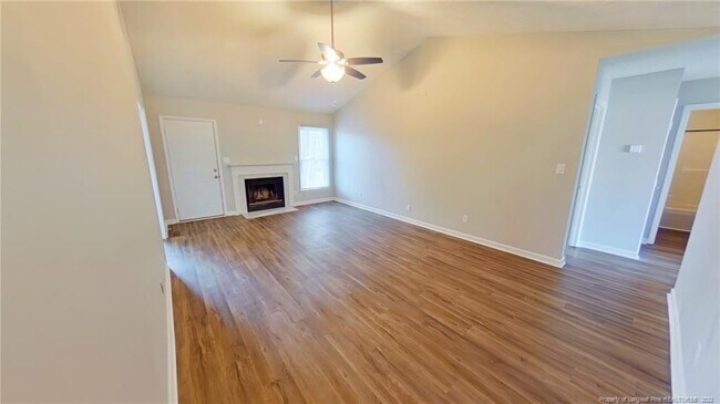 Foto del edificio - 5098 Summer Ridge Rd