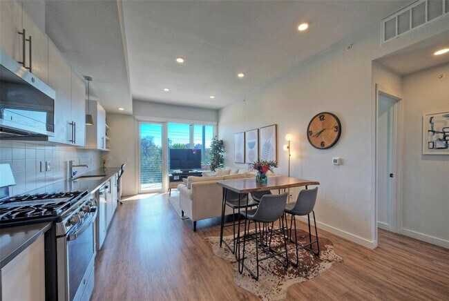 Foto del edificio - 4004 Banister Ln