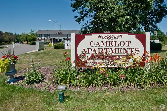 Entrada - Camelot Apartments