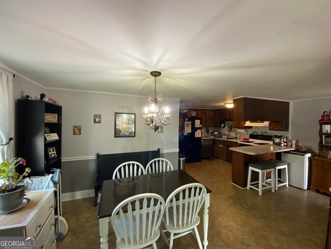 Building Photo - 411 N Cromley Rd
