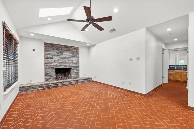Building Photo - 1601 West Ln
